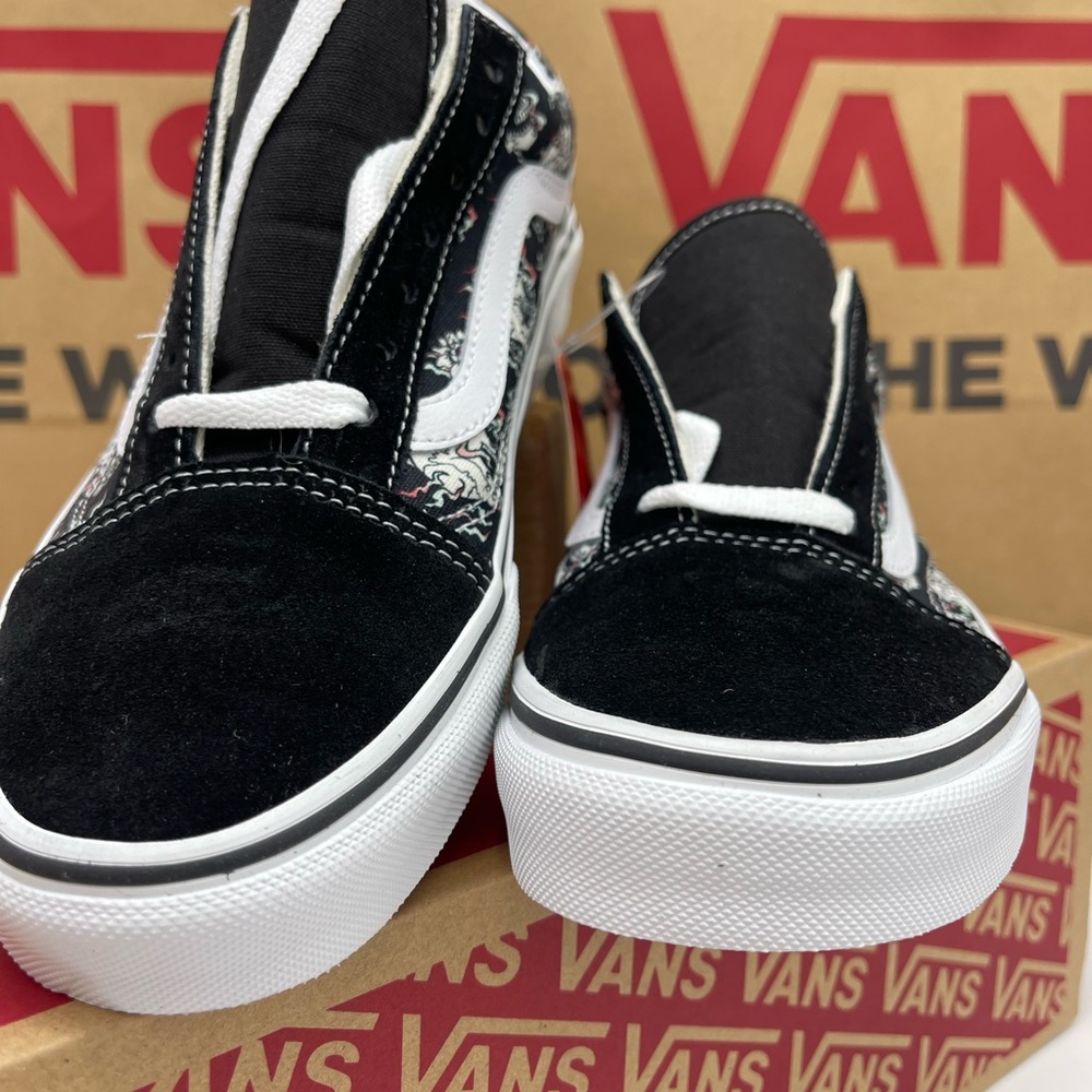 Vans WMNS Old Skool (Flash Skulls)Multi/True White Sneakers
VN0A38G118C - Picture 5 of 16